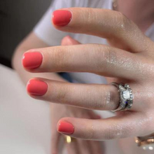 Charger l'image dans la galerie, 132  Coral Cove  4.5G
DESCRIPTION
Beautiful peachy coral
Colour Catalogue
 Product Guide 
Please refer to your colour sticks for the closest reflection of colour. 
 Ingredient Listing