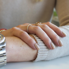 Charger l'image dans la galerie, 199 Rose Bud 4.5G
DESCRIPTION
Nude with fine gold glitter
Colour Catalogue
Product Guide 
Please refer to your colour sticks for the closest reflection of colour. 
Ingredient List