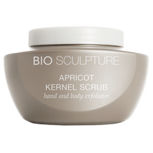 Charger l&#39;image dans la galerie, Apricot Kernel ScrubHand and Body Exfoliator
A Light abrasive scrub that gently exfoliates, smooths, and moisturizes the skin.
The BIO SCULPTURE Apricot Kernel Scrub is a gentle exfolia