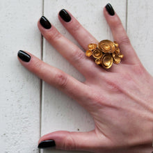 Load image into Gallery viewer, NO. 2017 Liquorice 4.5G
DESCRIPTION
Solid black
Noir Solide
Colour Catalogue Catalogue de Couleur
Product Guide 
Please refer to your colour sticks for the closest reflection of colour.