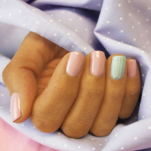 Charger l'image dans la galerie, 241 Bonbon Brittle 4.5G
DESCRIPTION
Medium grey with sandy particles creating a rough textured gel
Colour CatalogueProduct Guide 
Please refer to your colour sticks for the closest re