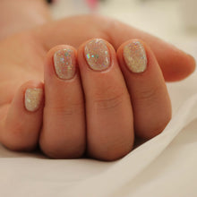 Charger l'image dans la galerie, 247 Mermaids Tale 4.5G
DESCRIPTION
Beautiful iridescent glitter packed full of larger glitter 
Colour Catalogue Product Guide 
Please refer to your colour sticks for the closest refle