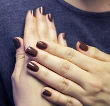Load image into Gallery viewer, Evo Colour Courtney
DESCRIPTION
Rich and dark chocolate brown
Brun Chocolat profond et riche
Colour Catalogue Catalogue de CouleurProduct Guide 
Please refer to your colour sticks fo