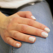 Charger l'image dans la galerie, Evo Colour Donna
DESCRIPTION
Soft white
Blanc doux
Colour Catalogue Catalogue de CouleurProduct Guide 
Please refer to your colour sticks for the closest reflection of colour.