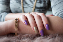 Load image into Gallery viewer, Evo Colour Kylie
DESCRIPTION
Traditional creamy mauve
Mauve crémeux traditionnelle 
Colour Catalogue Catalogue de CouleurProduct Guide 
Please refer to your colour sticks for the