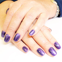 Load image into Gallery viewer, Evo Colour Margaret
DESCRIPTION
Beautiful grey/purple with holographic shine. Use magnet to lift and lighten the pigment
Mauve gris avec brillance holographique
Colour Catalogue Cata