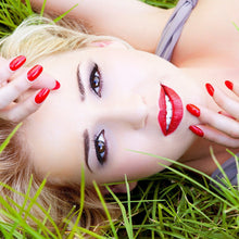Load image into Gallery viewer, Evo Colour Scarlett
DESCRIPTION
Scarlett red
Rouge Scarlett
Colour Catalogue Catalogue de CouleurProduct Guide 
Please refer to your colour sticks for the closest reflection of colou