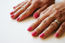Load image into Gallery viewer, Evo Colour Sharon
DESCRIPTION
Luscious dusty pink
Vieux Rose lucieux
Colour Catalogue Catalogue de CouleurProduct Guide 
Please refer to your colour sticks for the closest reflecti
