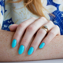 Load image into Gallery viewer, Evo Colour Tiffany
DESCRIPTION
Soft and tranquil pastel baby blue
Bleu bébé pastel doux et tranquille
Colour Catalogue Catalogue de CouleurProduct Guide 
Please refer to your colour