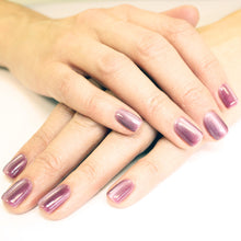 Load image into Gallery viewer, Evo Colour Yulia
DESCRIPTION
Light purple/brown with holographic shine
*Use the Evo magnet to lift and lighten the pigment
Brun mauve doux avec effet holographique 
*Utilise aimant