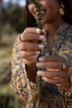 Charger l&#39;image dans la galerie, No. 316 A Breath of Fresh Air Gemini Nourishing Polish