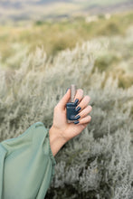 Charger l&#39;image dans la galerie, No. 319 At High Tide Gemini Nourishing Polish