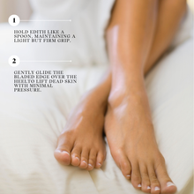 Charger l&#39;image dans la galerie, Close-up of feet with text instructions on a white background