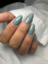 Charger l&#39;image dans la galerie, No. 320 For The Love of Evergreen Gemini Nourishing Polish