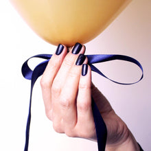 Load image into Gallery viewer, Gemini 14ml Nourishing Polish No. 236 98&#39; to Date
DESCRIPTION
Midnight blue shade with subtle shimmer
Teinte Bleu minuit avec scintille subtil
Colour Catalogue Catalogue de Couleur

Please refer to your colour stic
