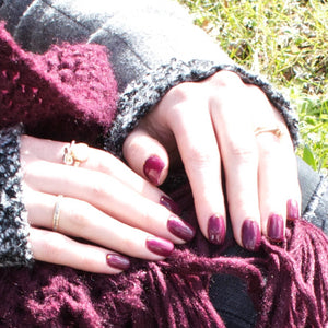 NO. 86  Dark Plum  4.5G
DESCRIPTION

Dark plum purple
Mauve prune profond

Colour Catalogue Catalogue de Couleur Product Guide 

Please refer to your colour sticks for the closest reflecti