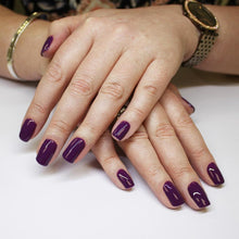 Charger l&#39;image dans la galerie, Gemini 14ml Nourishing Polish No. 92 Amethyst
DESCRIPTION
Medium creamy purple
Mauve crémeux moyen
Colour Catalogue Catalogue de Couleur

Please refer to your colour sticks for the closest reflection of colour.