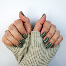 Charger l&#39;image dans la galerie, Evo Colour Amy
DESCRIPTION
Deep olive, a green earthy charmer
Olive profond

Colour Catalogue Catalogue de CouleurProduct Guide 

Please refer to your colour sticks for the closes