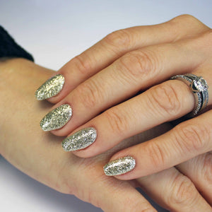 Evo Colour Anna-Mariè

DESCRIPTION 
Sturdy gold glitter fragments make this colour glint. A glamorous sensation, especially in twilight. 
** When using Evo Glitters please ensure you wip