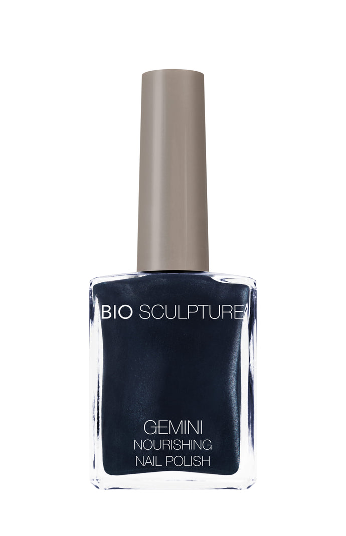 Gemini 14ml Nourishing Polish No. 127 Victoria Falls
DESCRIPTION
Dark blue black
Bleu Noir Profond
Colour Catalogue Catalogue de Couleur

Please refer to your colour sticks for the closest reflection of colour. 
 SVP 