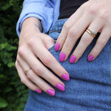 Charger l&#39;image dans la galerie, Evo Colour Juliette
DESCRIPTION
Youthful, warm tropical purple with pink undertones
Mauve tropical avec nuance rose

Colour Catalogue Catalogue de CouleurProduct Guide 

Please refer t
