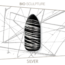 Charger l&#39;image dans la galerie, Silver Threading Gel 4.5G
DESCRIPTION

Bio Threading Gels are available in 6 different colours. These gels have a high viscosity with  threading properties
Les Gels Threading Bio Sculpture s
