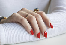 Charger l&#39;image dans la galerie, Evo Colour Angelina

DESCRIPTION 
A pillar box red, perfect for a classic manicure
Rouge Pillar Box, parfait pour le manucure classique

Colour Catalogue Catalogue de CouleurProduct Gu