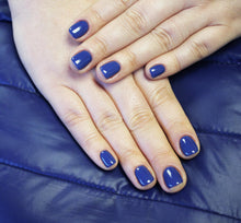 Charger l&#39;image dans la galerie, Evo Colour Claudia
DESCRIPTION
Dark denim blue
Bleu denim profond

Colour Catalogue Catalogue de CouleurProduct Guide 

Please refer to your colour sticks for the closest reflection o